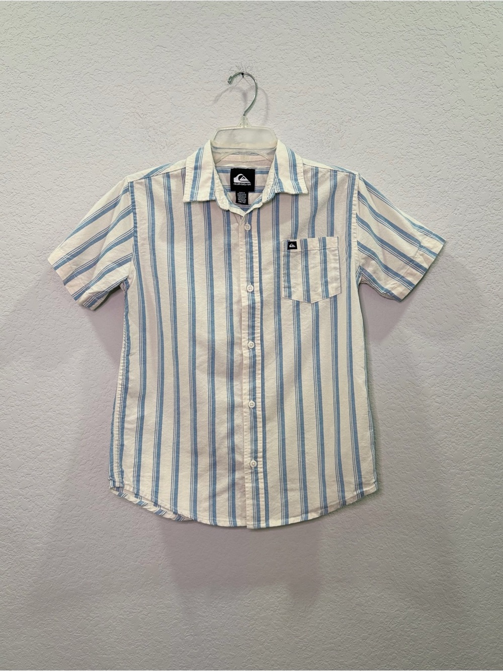 Quiksilver White and Light Blue Striped Short Sleeve Button-Up